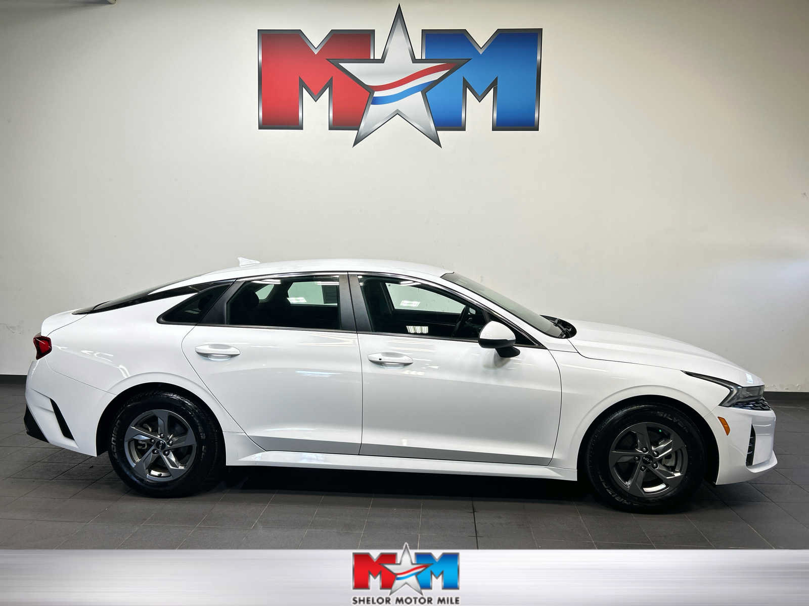 Used 2022 Kia K5 LXS FWD image 1