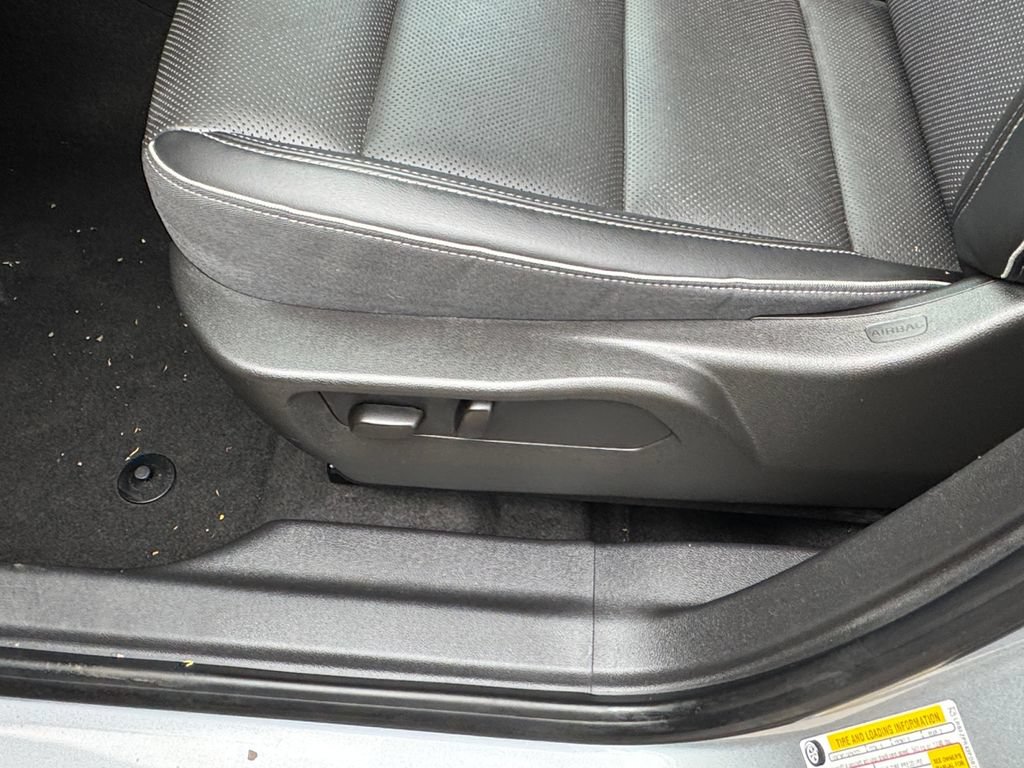 Used 2023 Buick Envision Essence AWD/4WD image 18