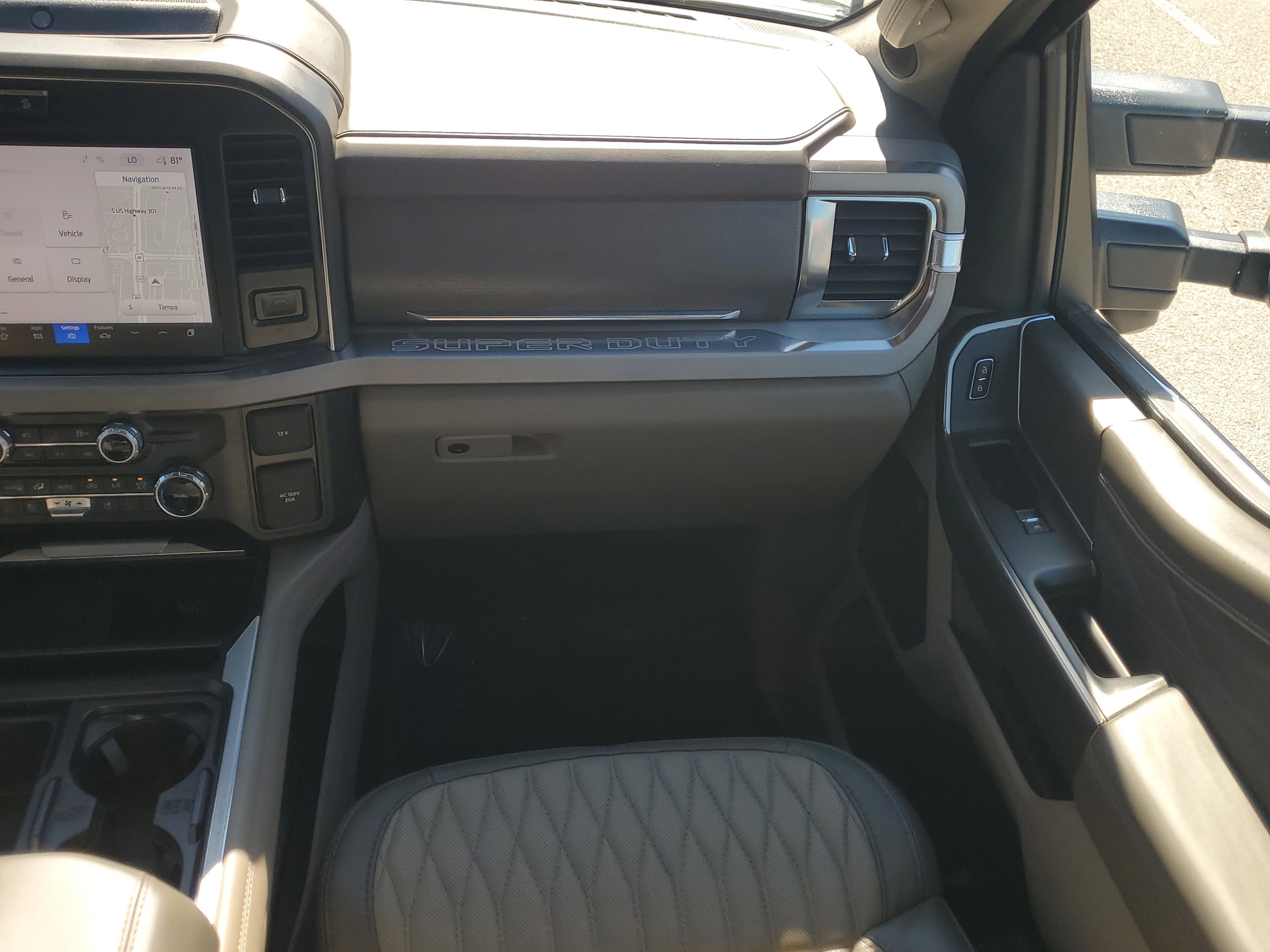 Used 2025 Ford F350 Platinum w/ Platinum Plus Package image 16