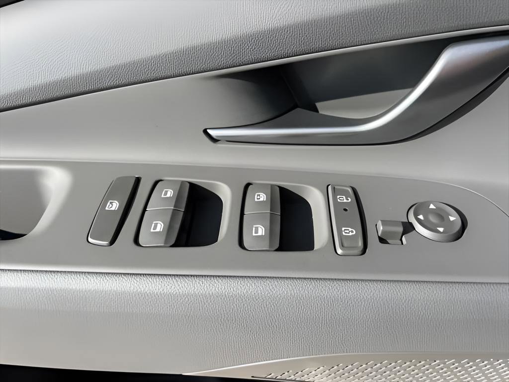 Used 2025 Hyundai Elantra SEL image 29