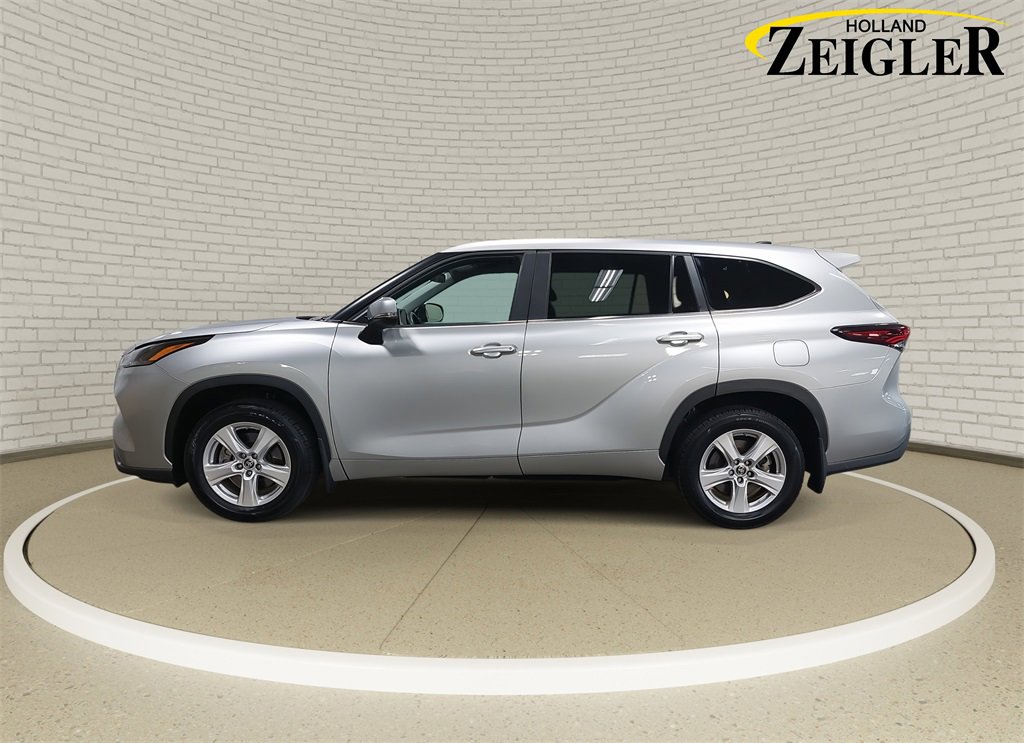 Used 2024 Toyota Highlander LE image 8