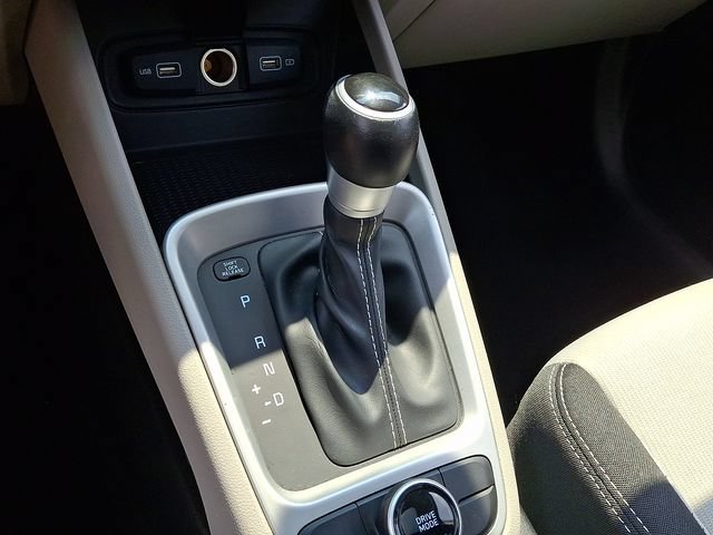 Used 2022 Hyundai Venue SEL FWD image 14