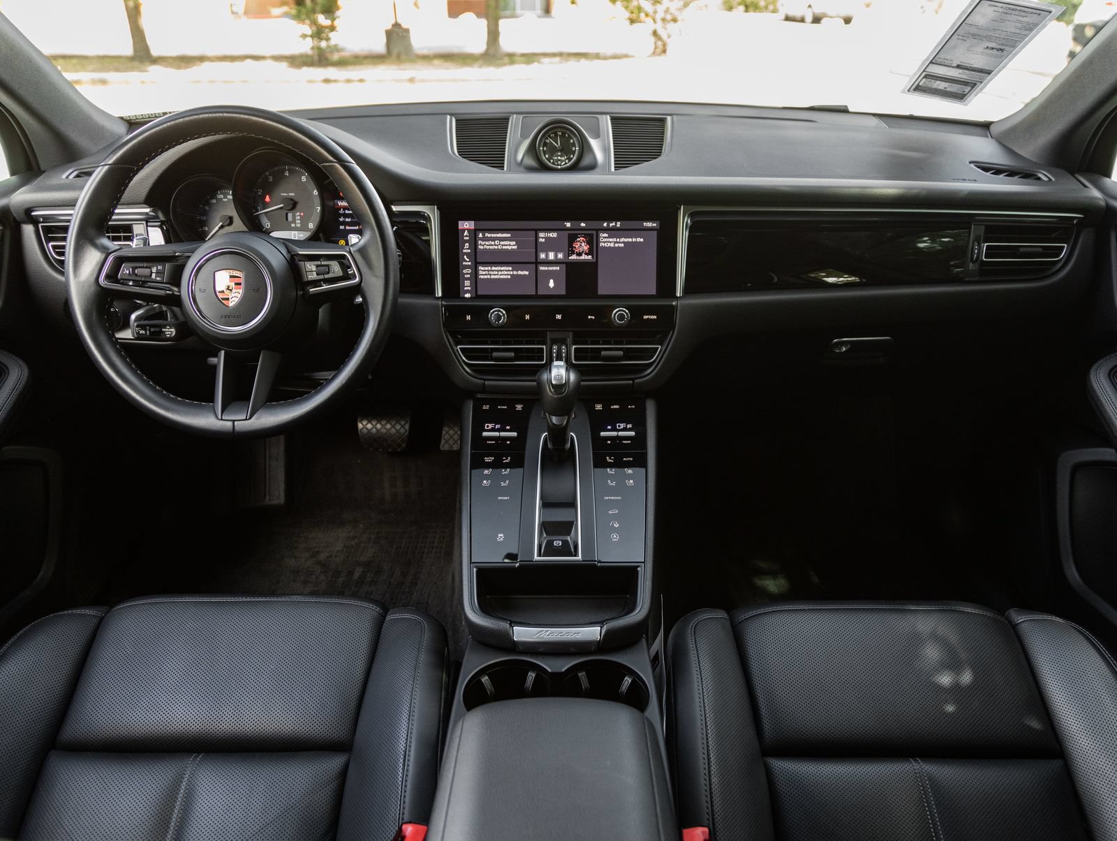 Certified 2024 Porsche Macan AWD/4WD image 12