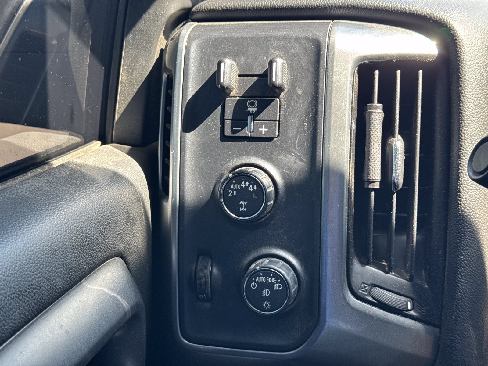 Used 2017 Chevrolet Silverado 1500 LT w/ All Star Edition AWD/4WD image 29