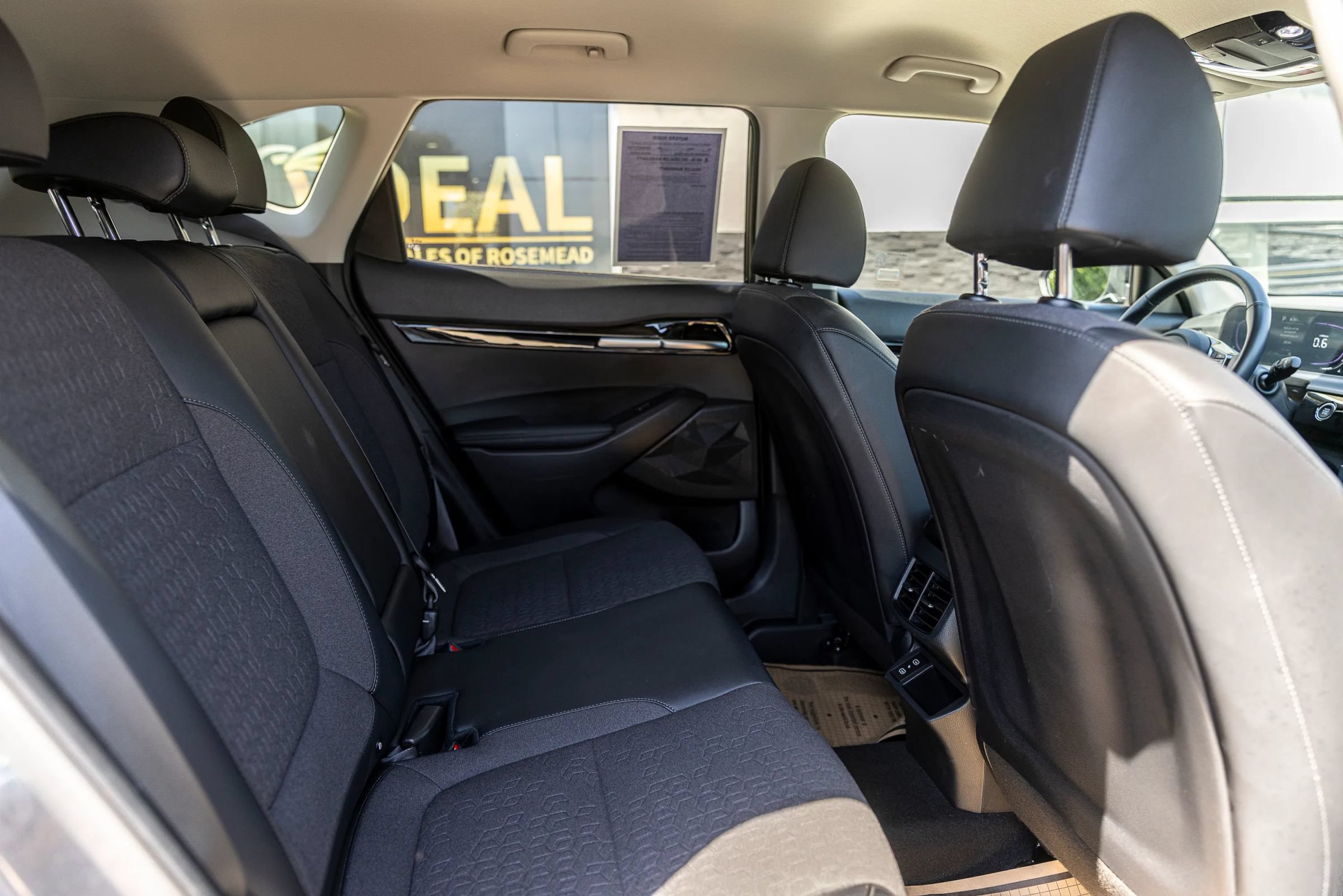 Used 2025 Kia Seltos S FWD image 32