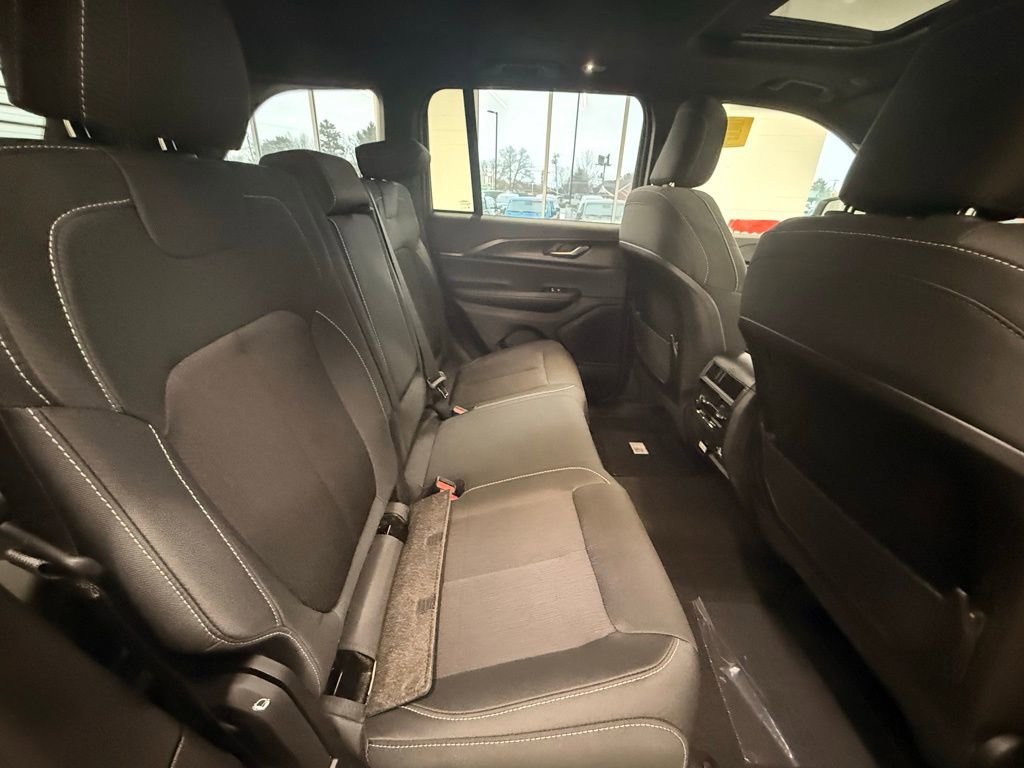 New 2025 Jeep Grand Cherokee Laredo X w/ Luxury Tech Group I image 9