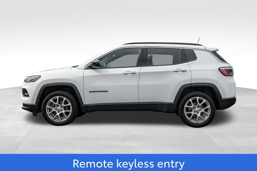 Used 2023 Jeep Compass Latitude AWD/4WD image 4