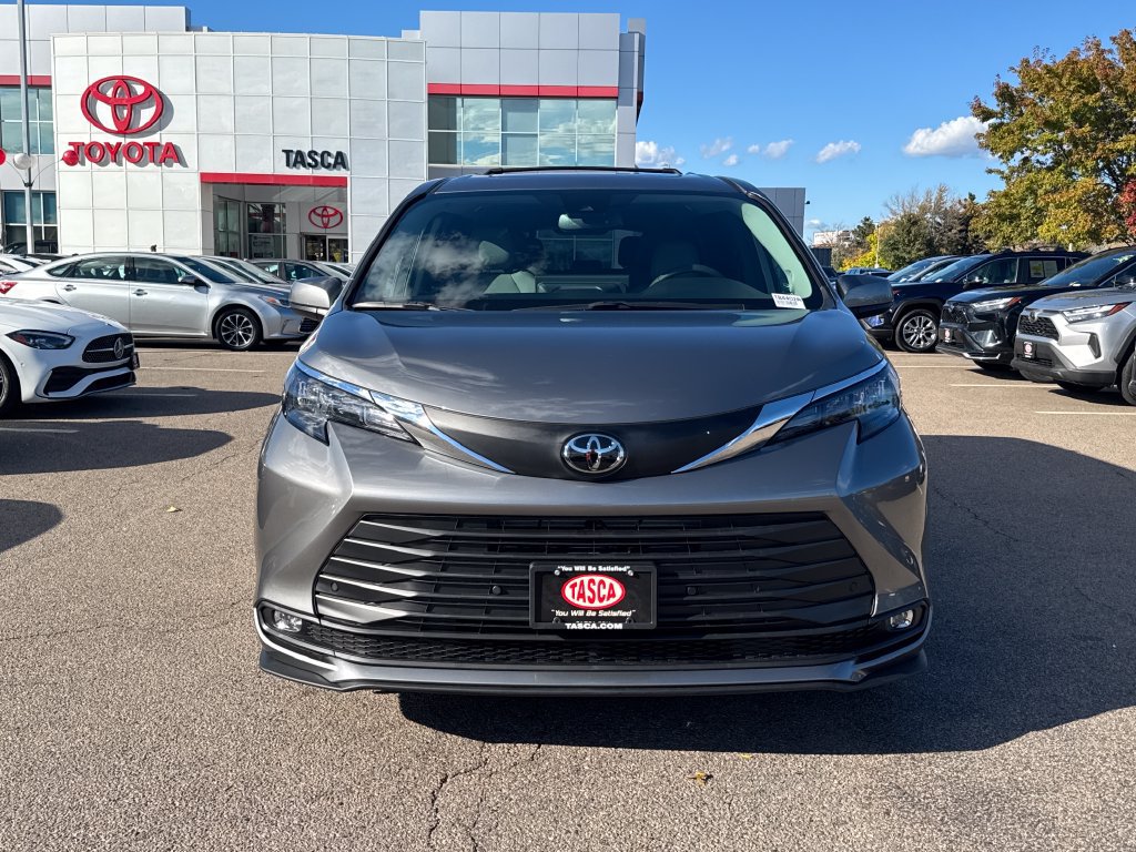 Used 2026 Toyota Sienna XLE AWD/4WD image 2