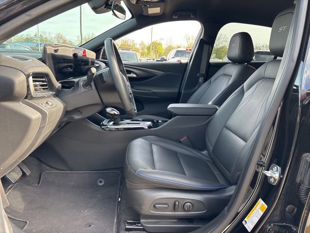 Used 2024 Buick Envista Sport Touring w/ Convenience I Package FWD image 14