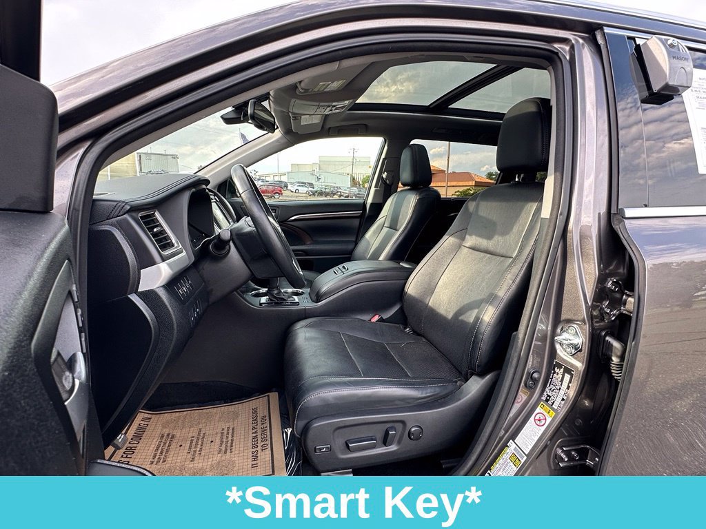 Used 2014 Toyota Highlander Limited Platinum AWD/4WD image 16