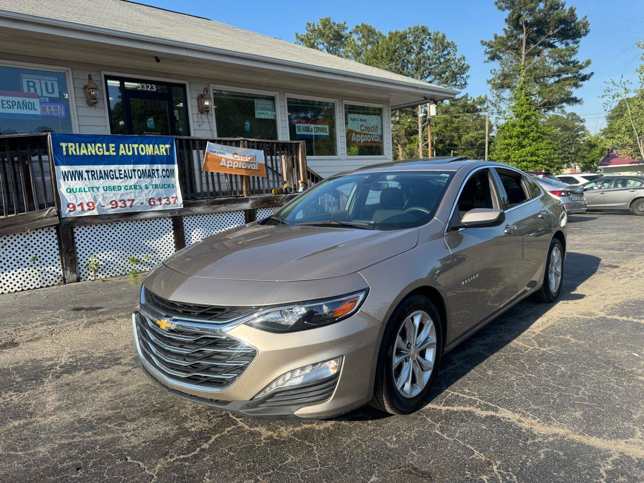 Used 2022 Chevrolet Malibu LT FWD image 1