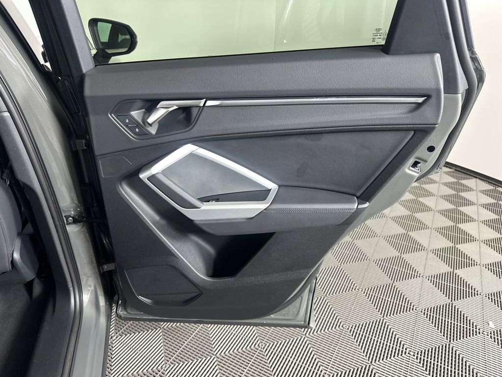 Used 2024 Audi Q3 2.0T Premium Plus w/ Premium Plus Package image 16