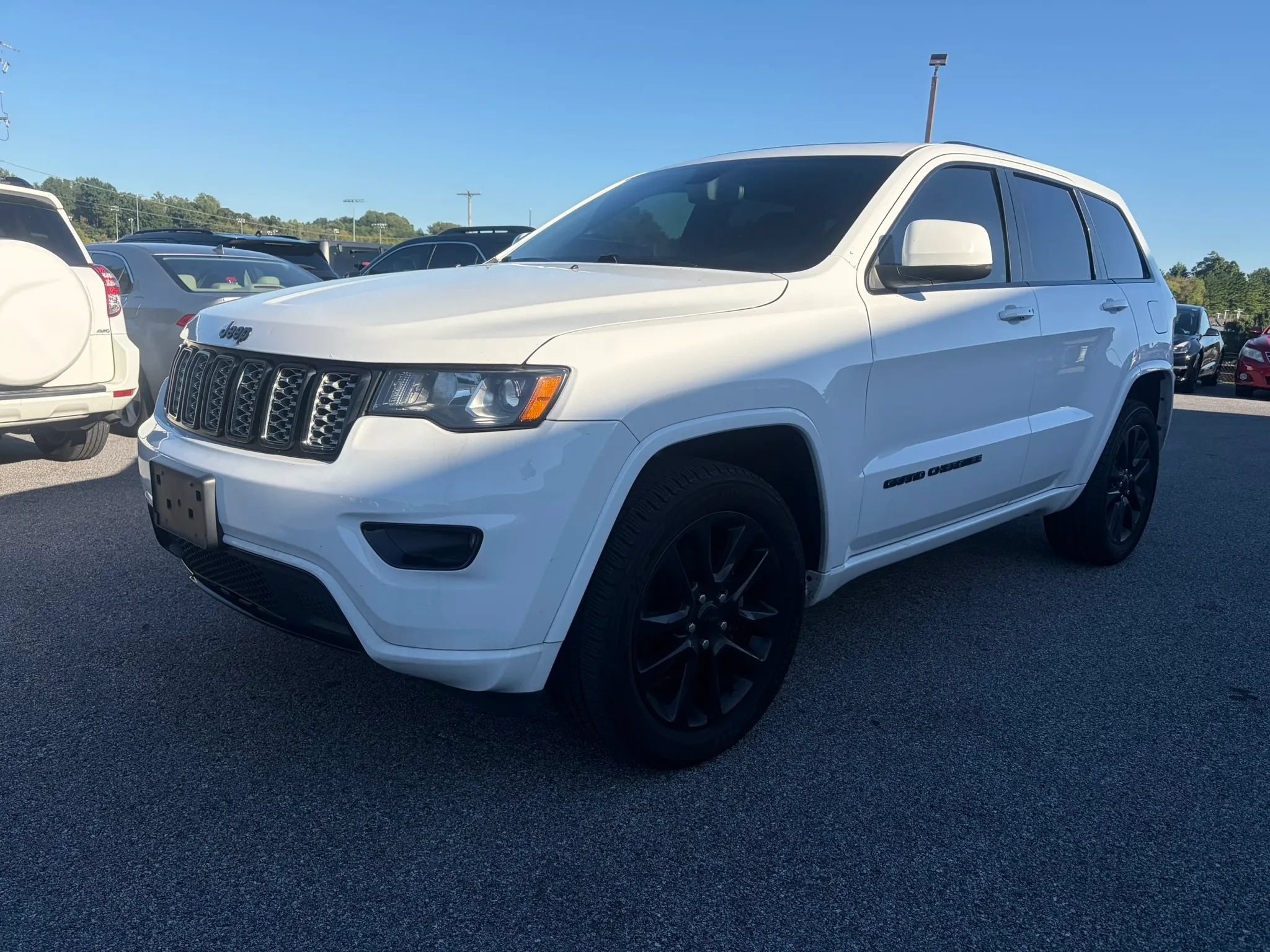 Used 2019 Jeep Grand Cherokee Altitude AWD/4WD image 23
