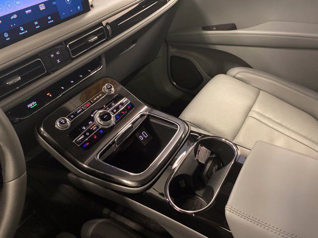 Used 2022 Lincoln Nautilus Reserve w/ Equipment Group 201A AWD/4WD image 13