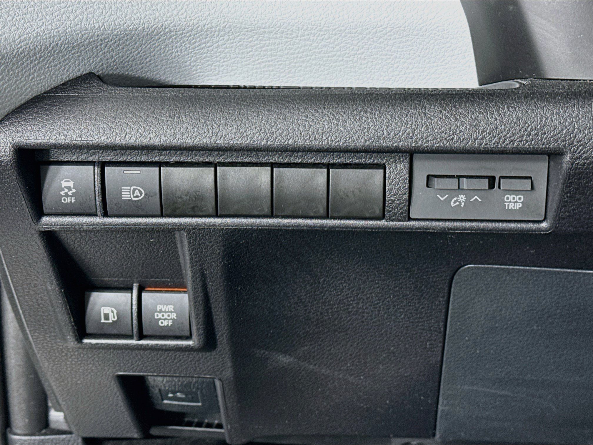Certified 2025 Toyota Sienna LE FWD image 10