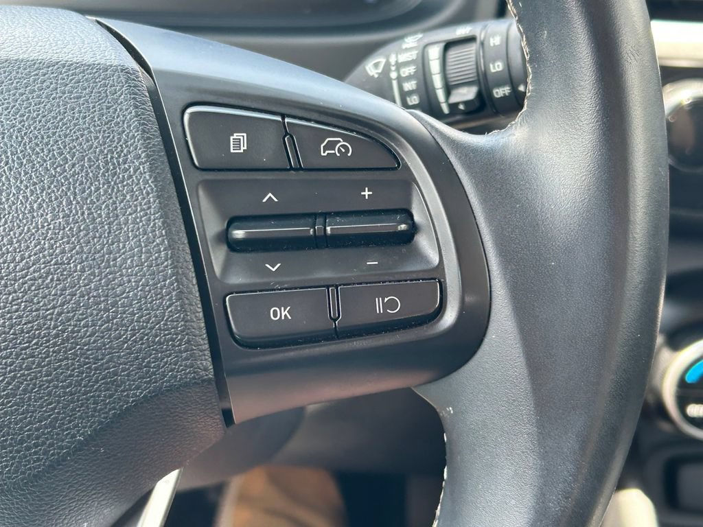Used 2025 Hyundai Venue SEL FWD image 33