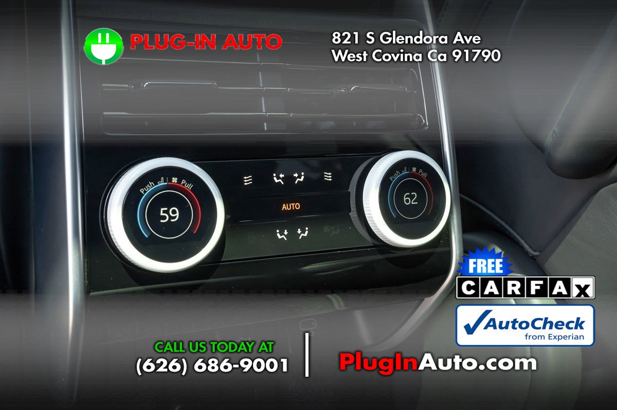 Used 2025 Land Rover Range Rover SV image 13