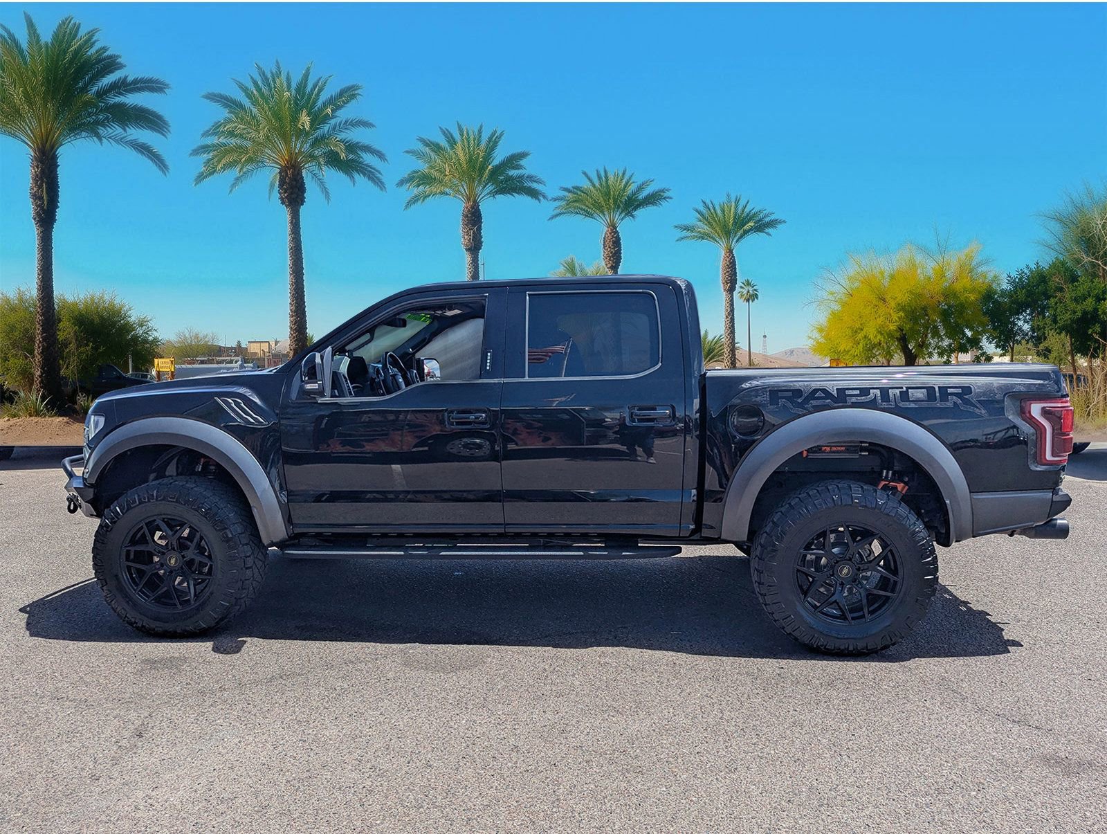 Used 2018 Ford F150 Raptor w/ Equipment Group 802A Luxury AWD/4WD image 2