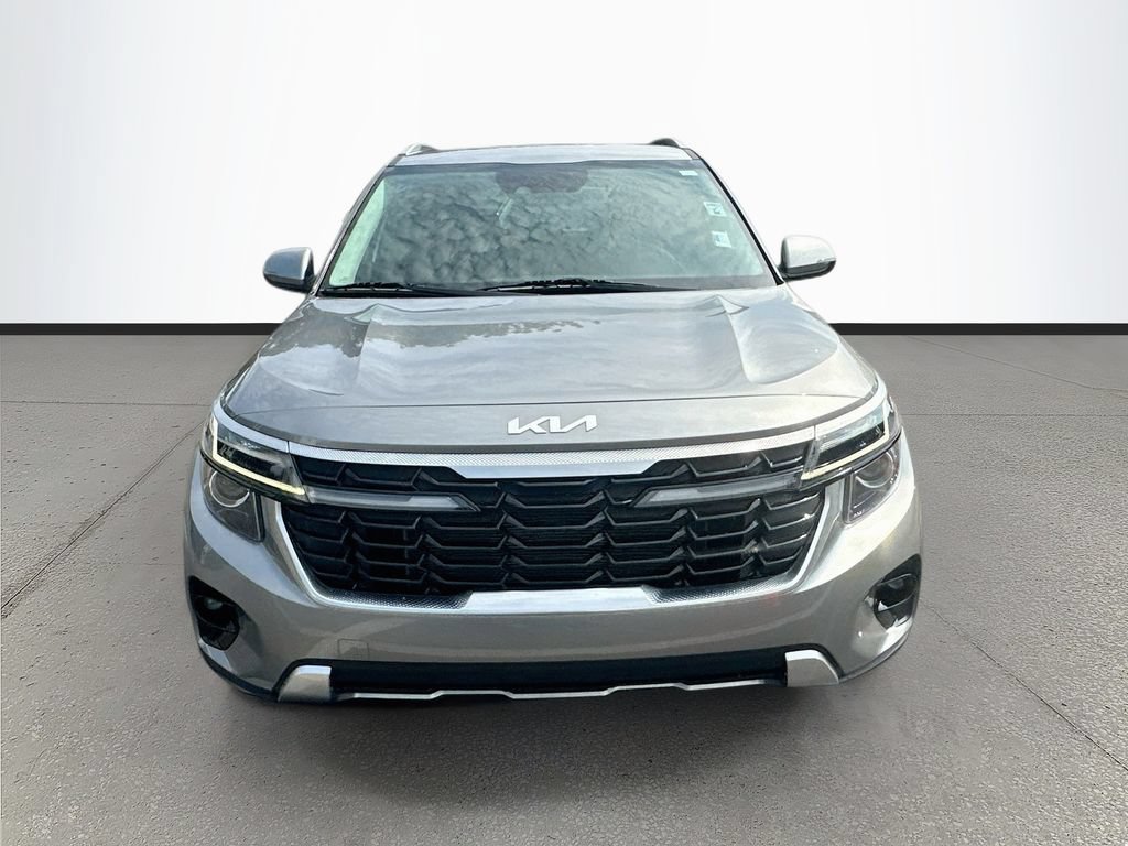 Certified 2024 Kia Seltos EX FWD image 2