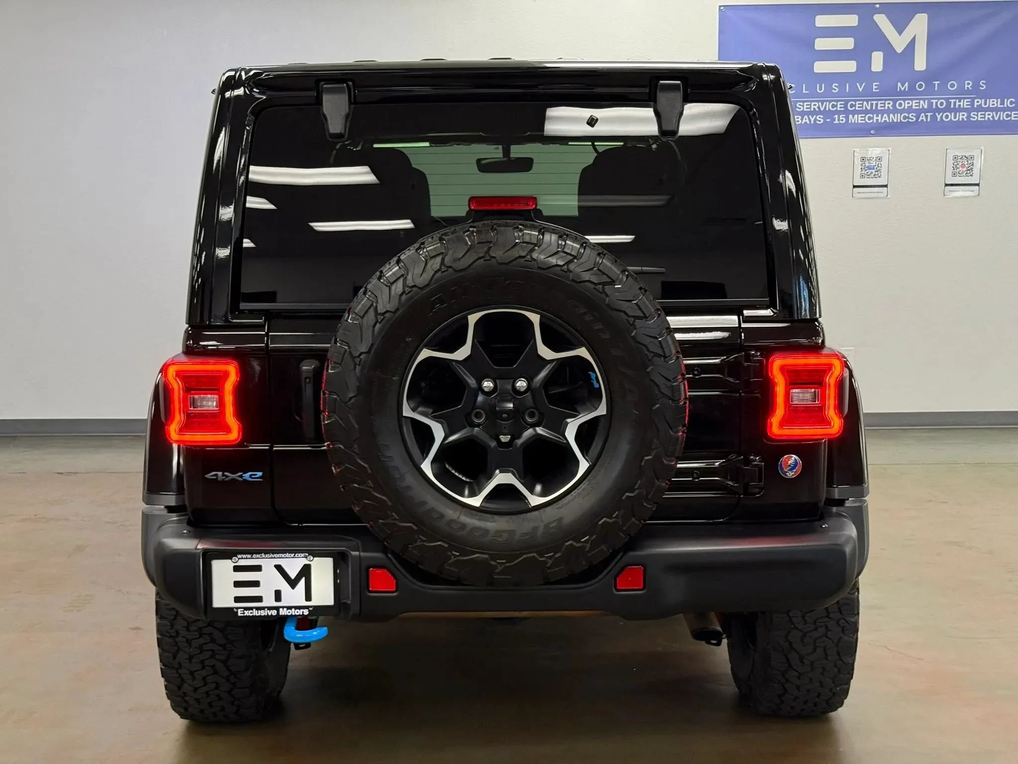 Used 2024 Jeep Wrangler Unlimited Rubicon 4xe AWD/4WD image 7