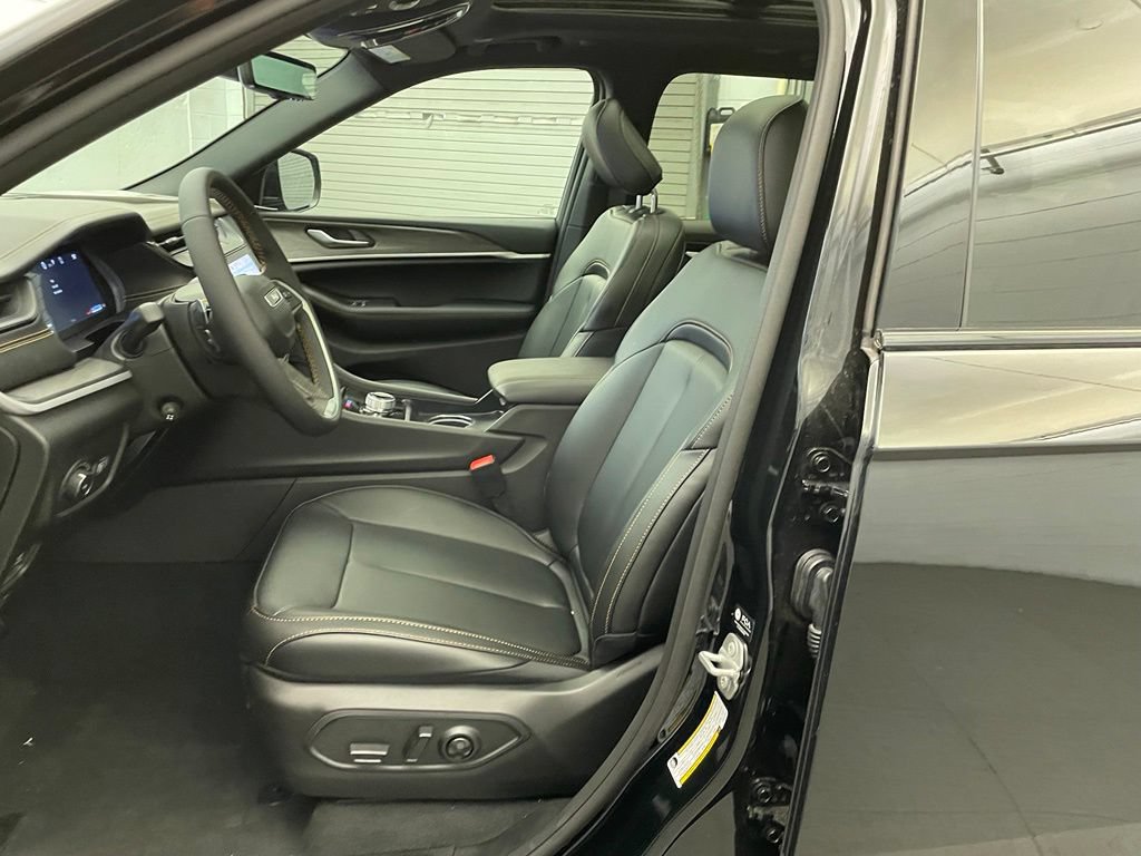 New 2026 Jeep Grand Cherokee Limited AWD/4WD image 17