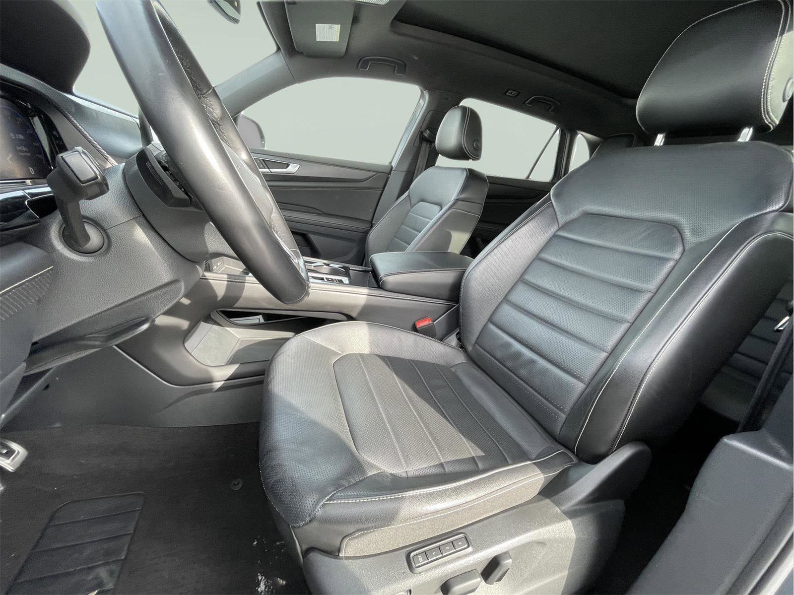 Used 2024 Volkswagen Atlas Cross Sport SEL R-Line image 14