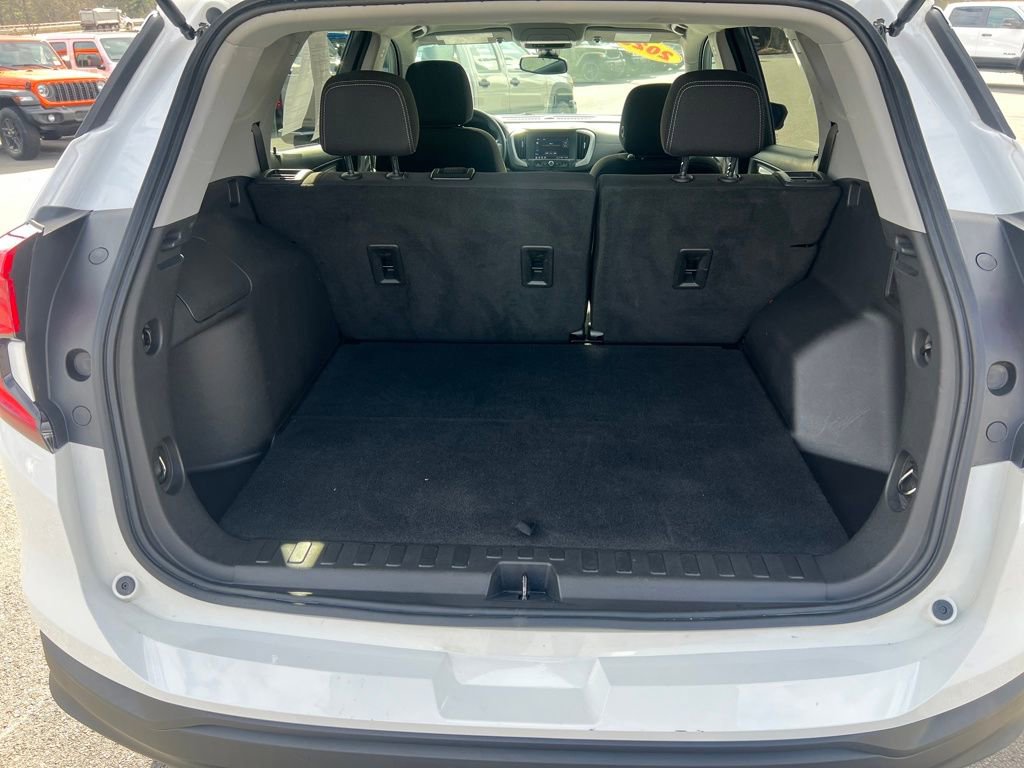 Used 2023 GMC Terrain SLE w/ Driver Convenience Package image 6