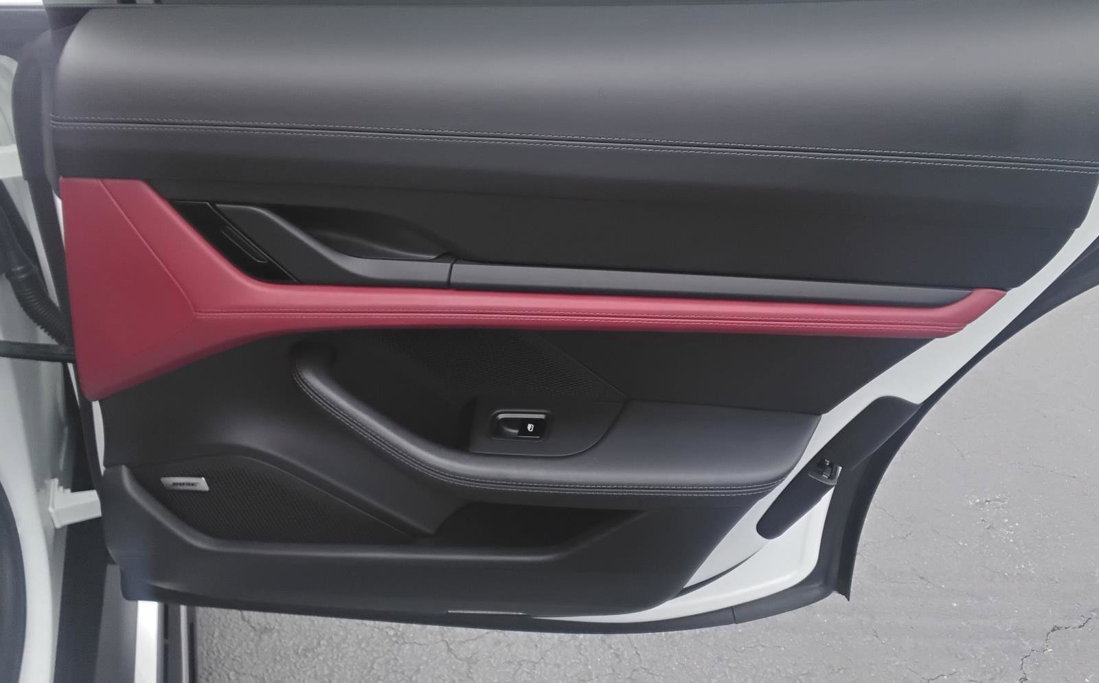 Used 2020 Porsche Taycan 4S image 24