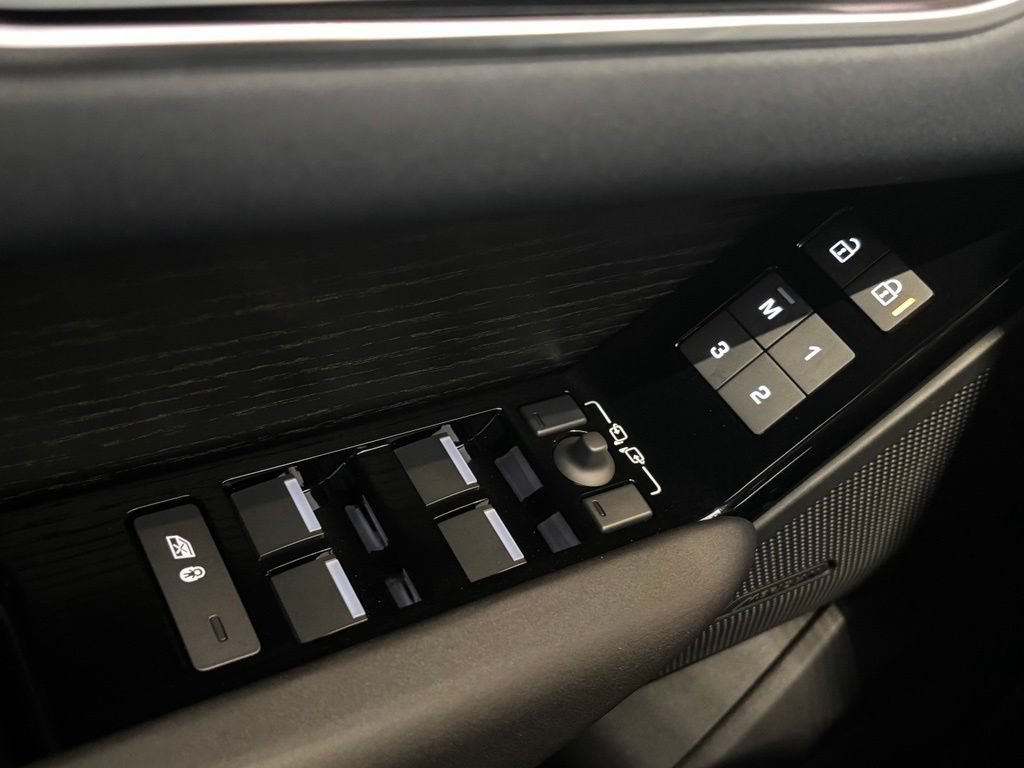 New 2026 Land Rover Range Rover Velar S AWD/4WD image 14