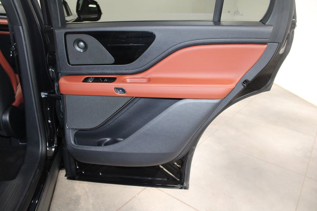 Used 2025 Lincoln Aviator Reserve image 37