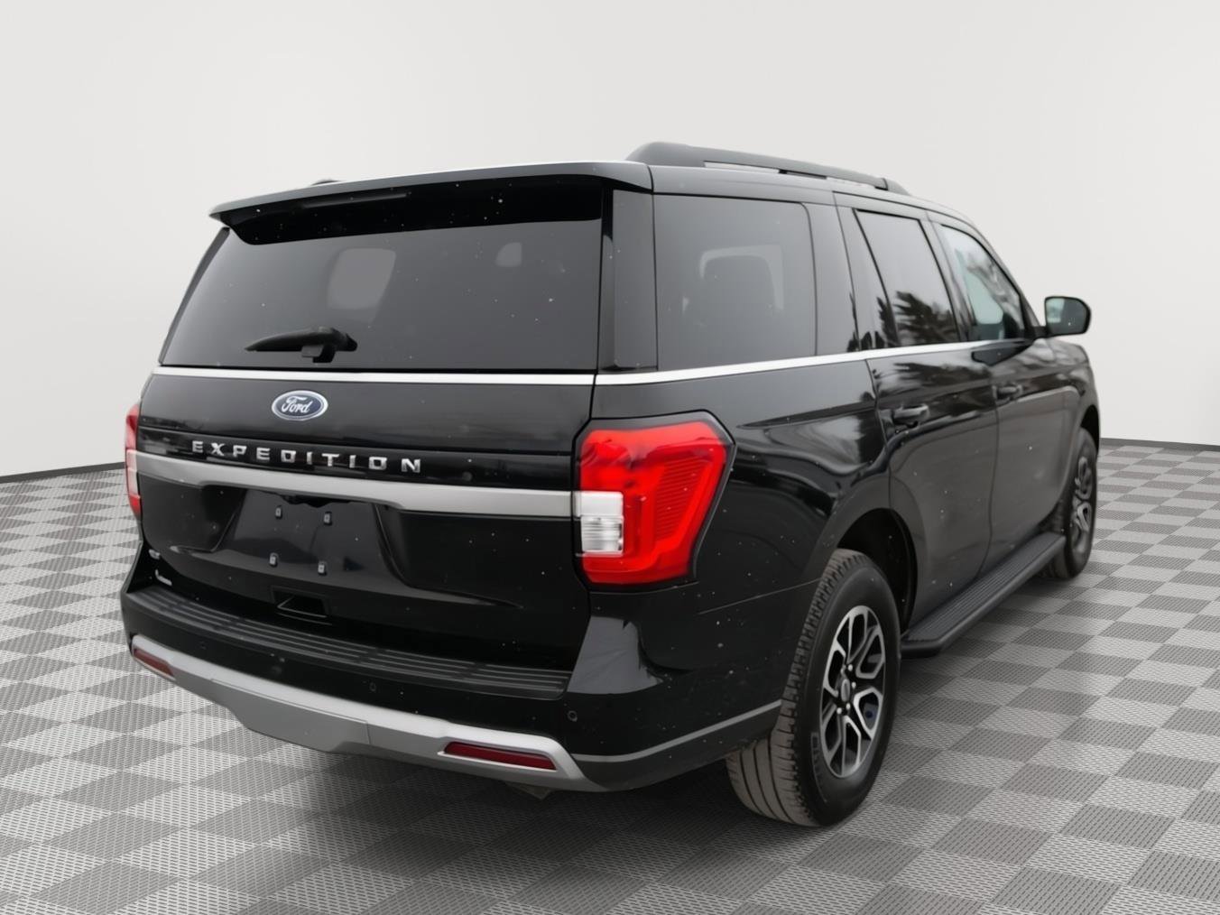 Used 2024 Ford Expedition XLT image 21