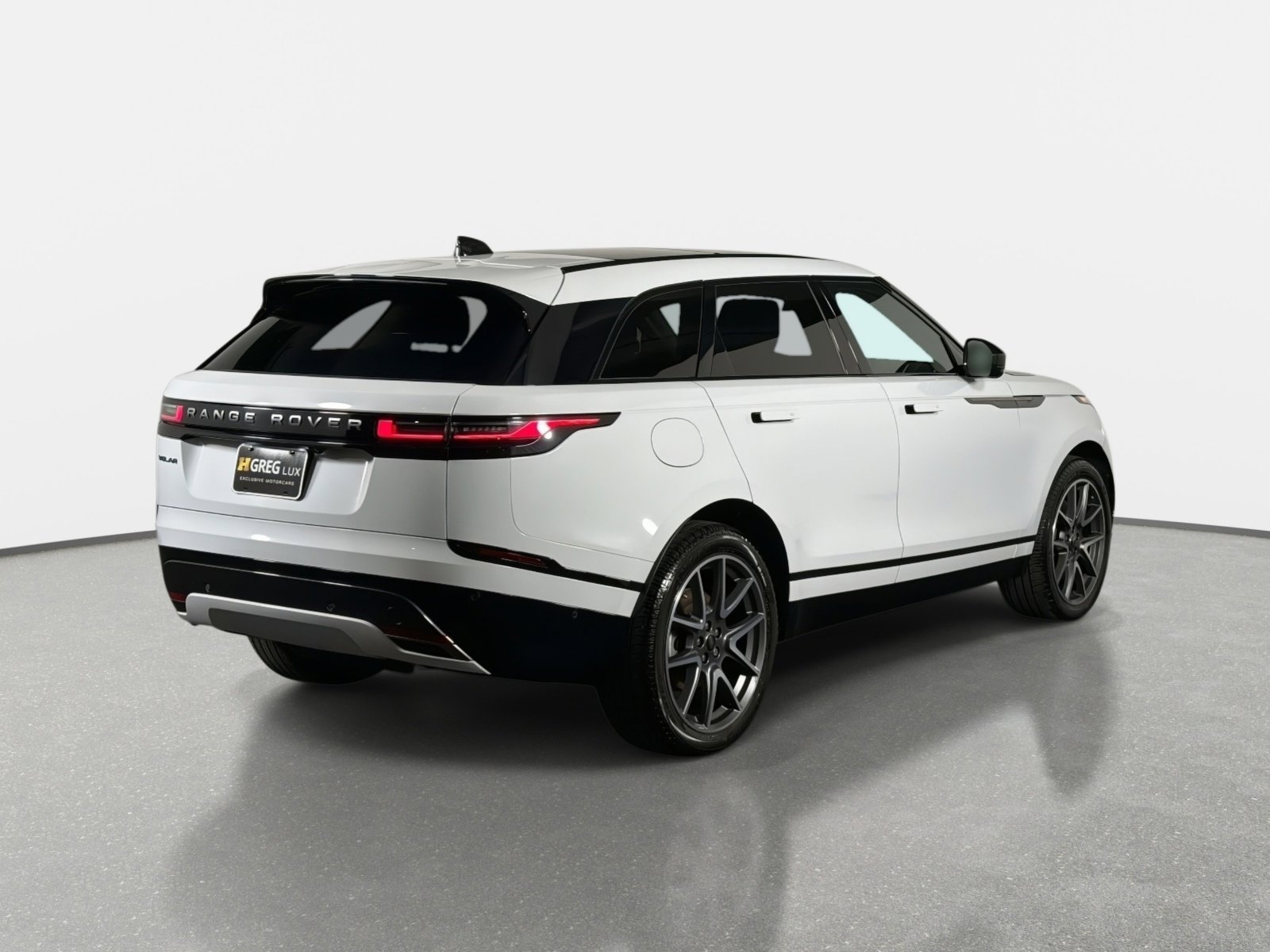 Used 2025 Land Rover Range Rover Velar Dynamic SE AWD/4WD image 3