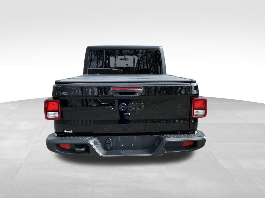 Used 2022 Jeep Gladiator Willys image 4