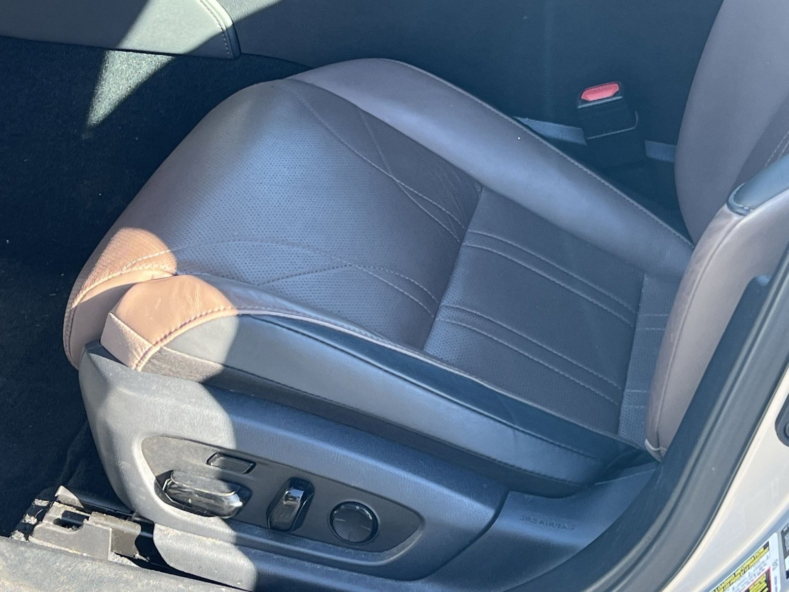 Used 2022 Lexus ES 300h w/ Luxury Package image 14