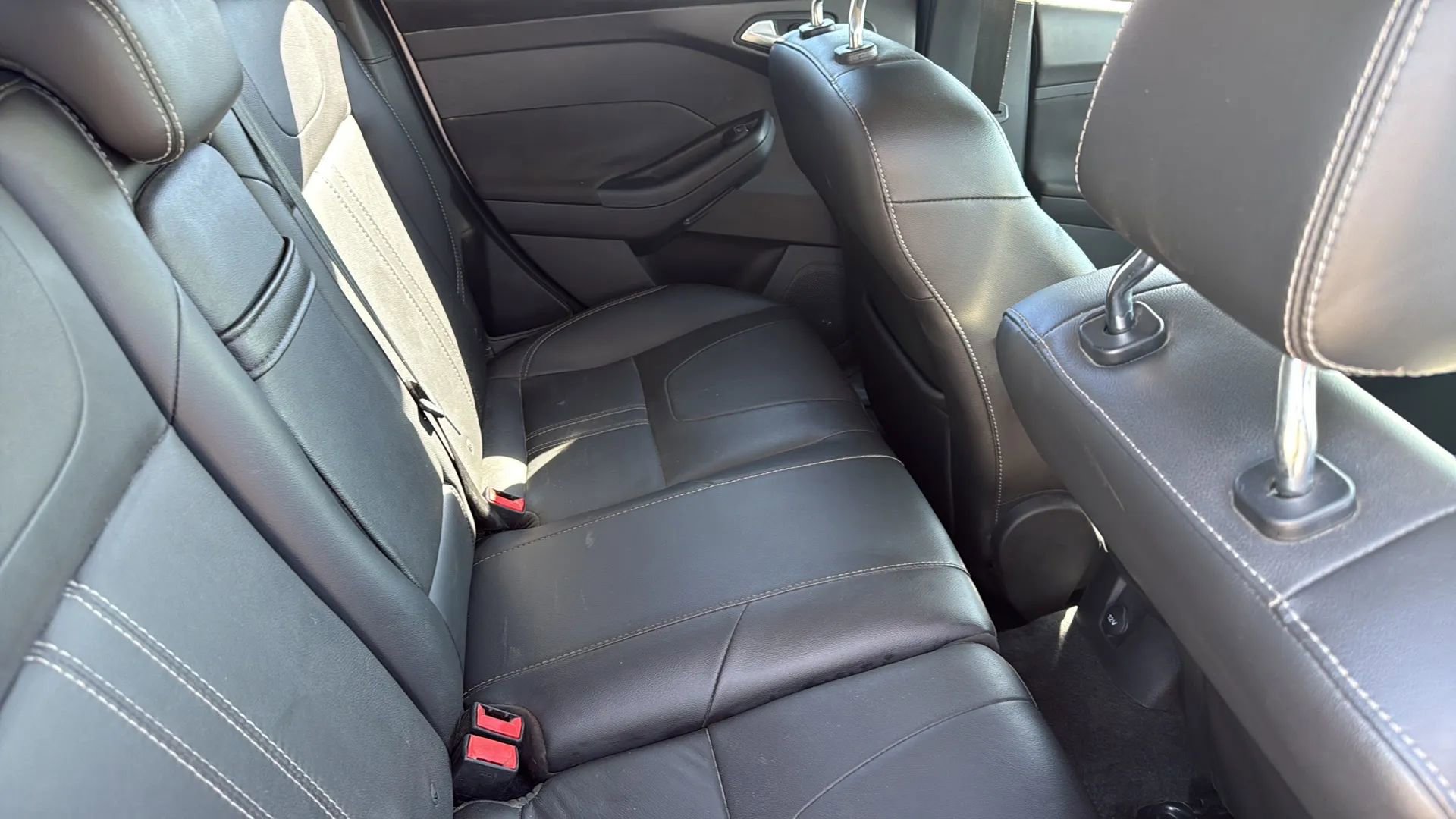 Used 2012 Ford Focus Titanium image 21