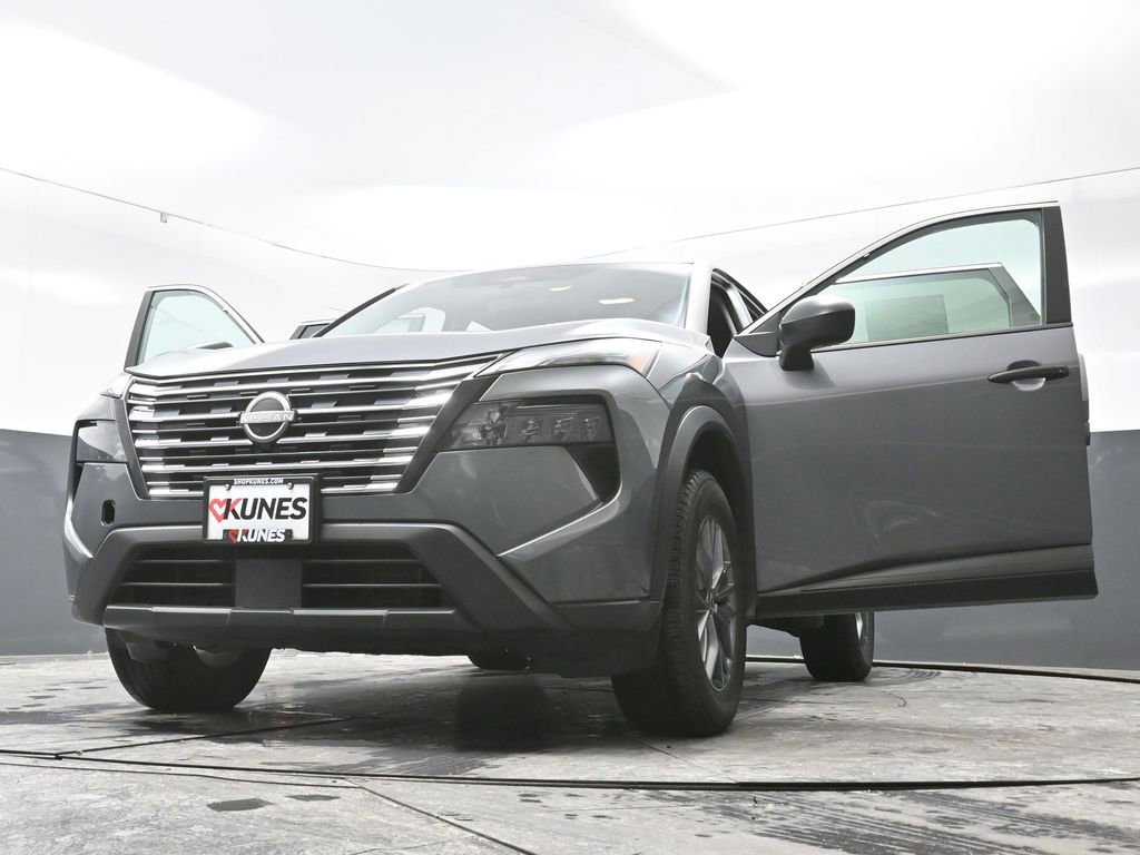 Used 2024 Nissan Rogue S image 74