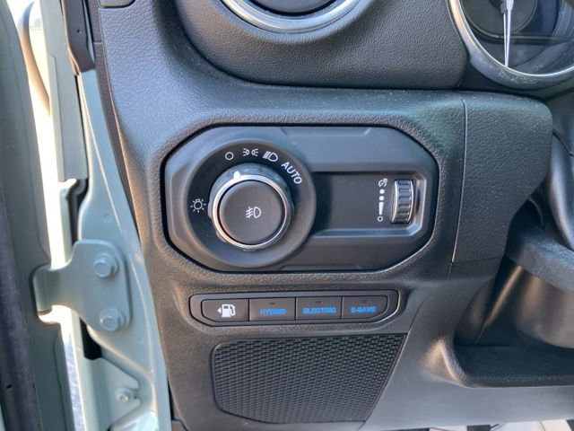Used 2023 Jeep Wrangler Unlimited Sahara w/ Cold Weather Group AWD/4WD image 28