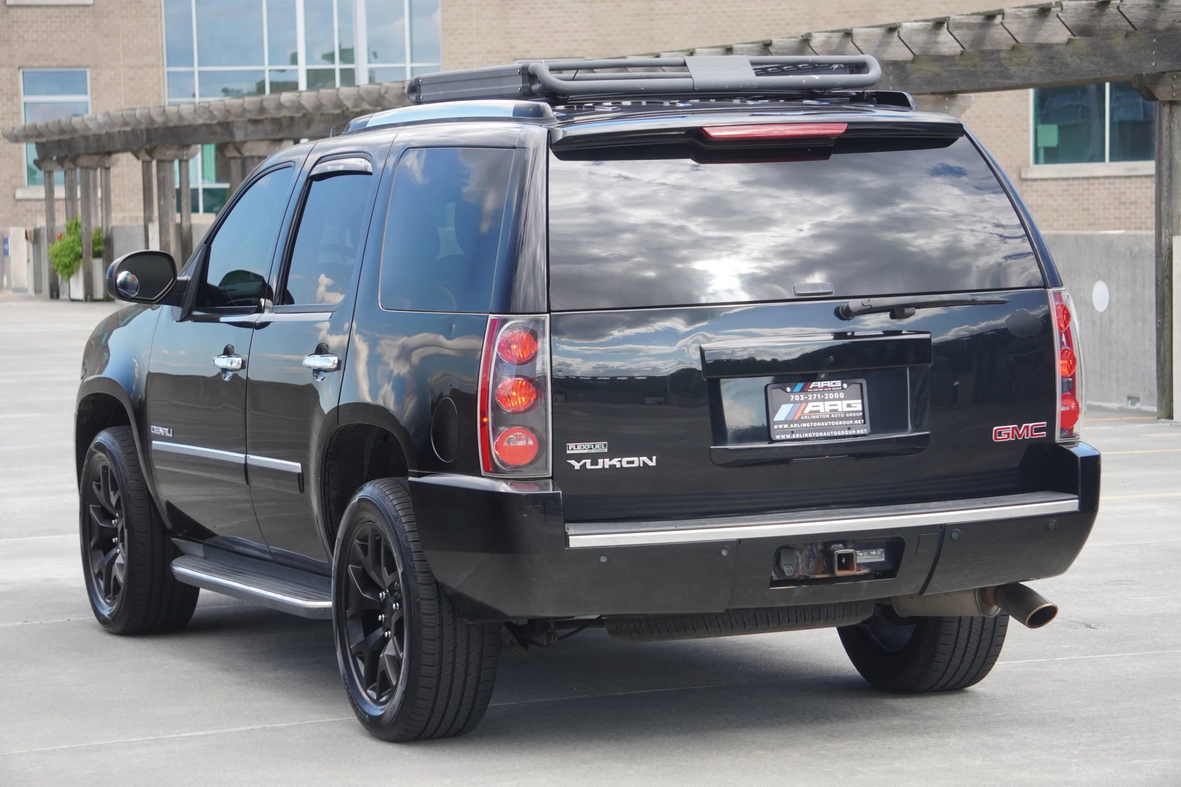 Used 2012 GMC Yukon Denali image 2