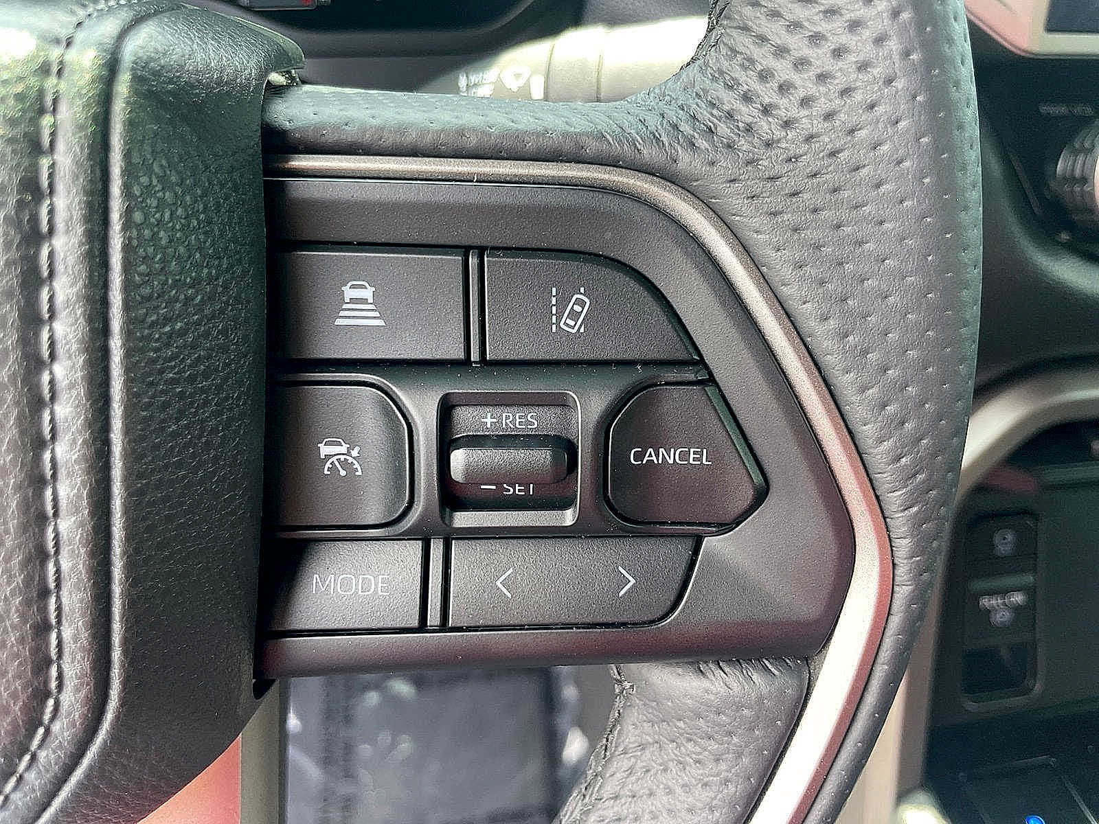 Used 2025 Toyota Tundra Limited AWD/4WD image 15