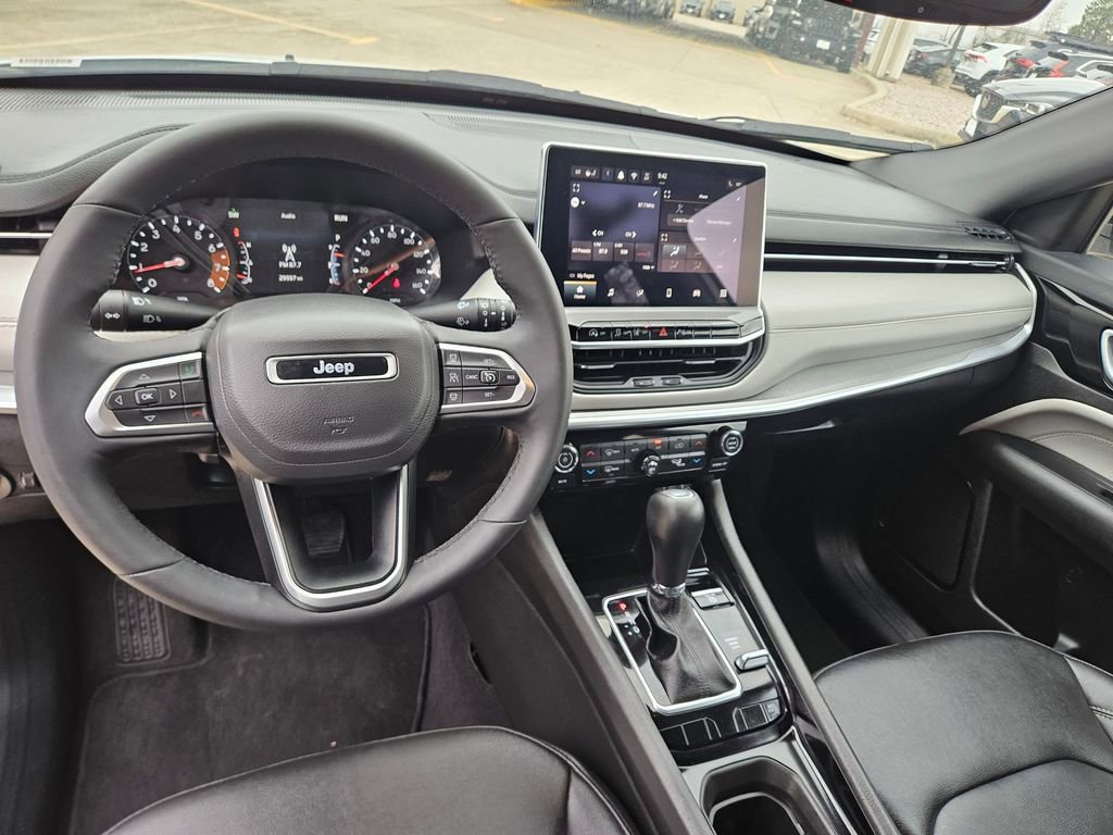 Used 2025 Jeep Compass Limited image 16