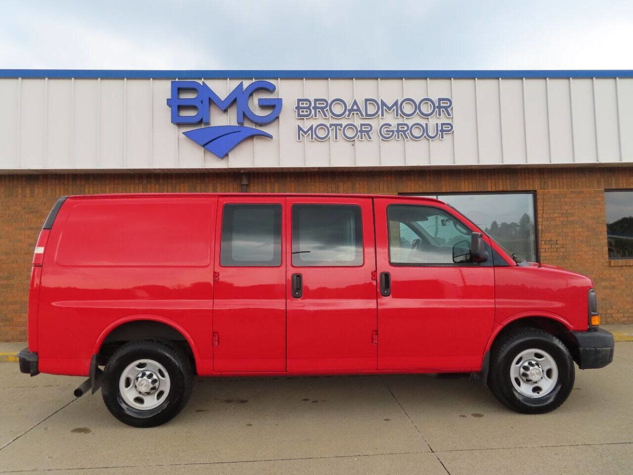 Used 2015 Chevrolet Express 2500 image 5