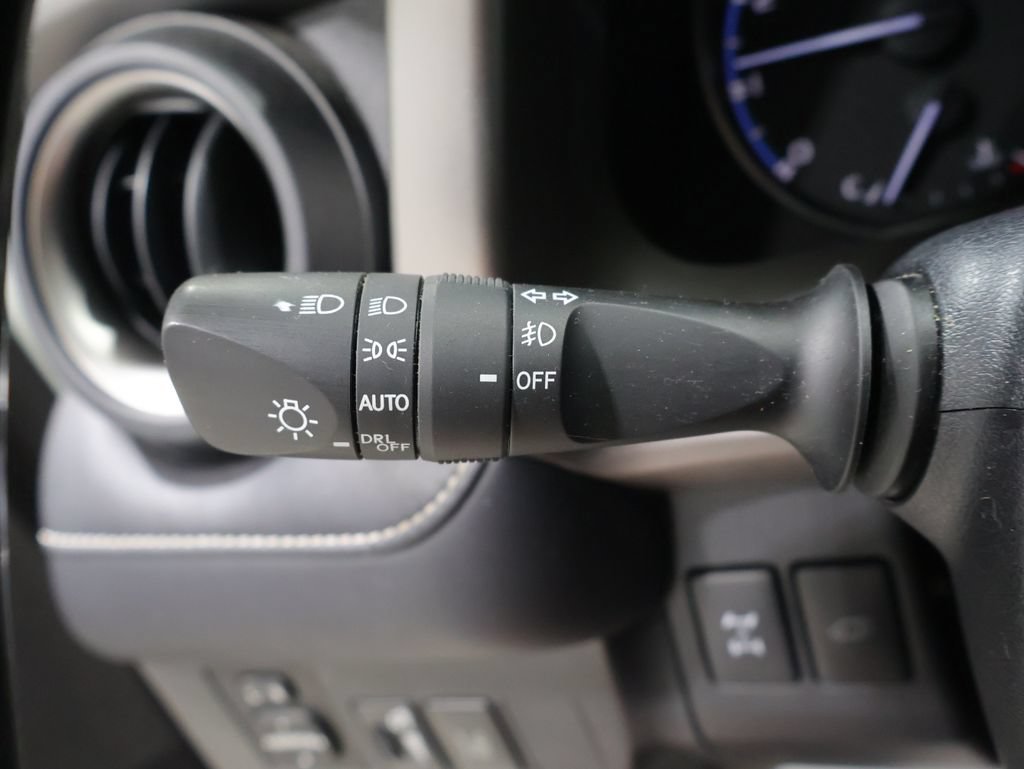 Used 2017 Toyota RAV4 XLE AWD/4WD image 34