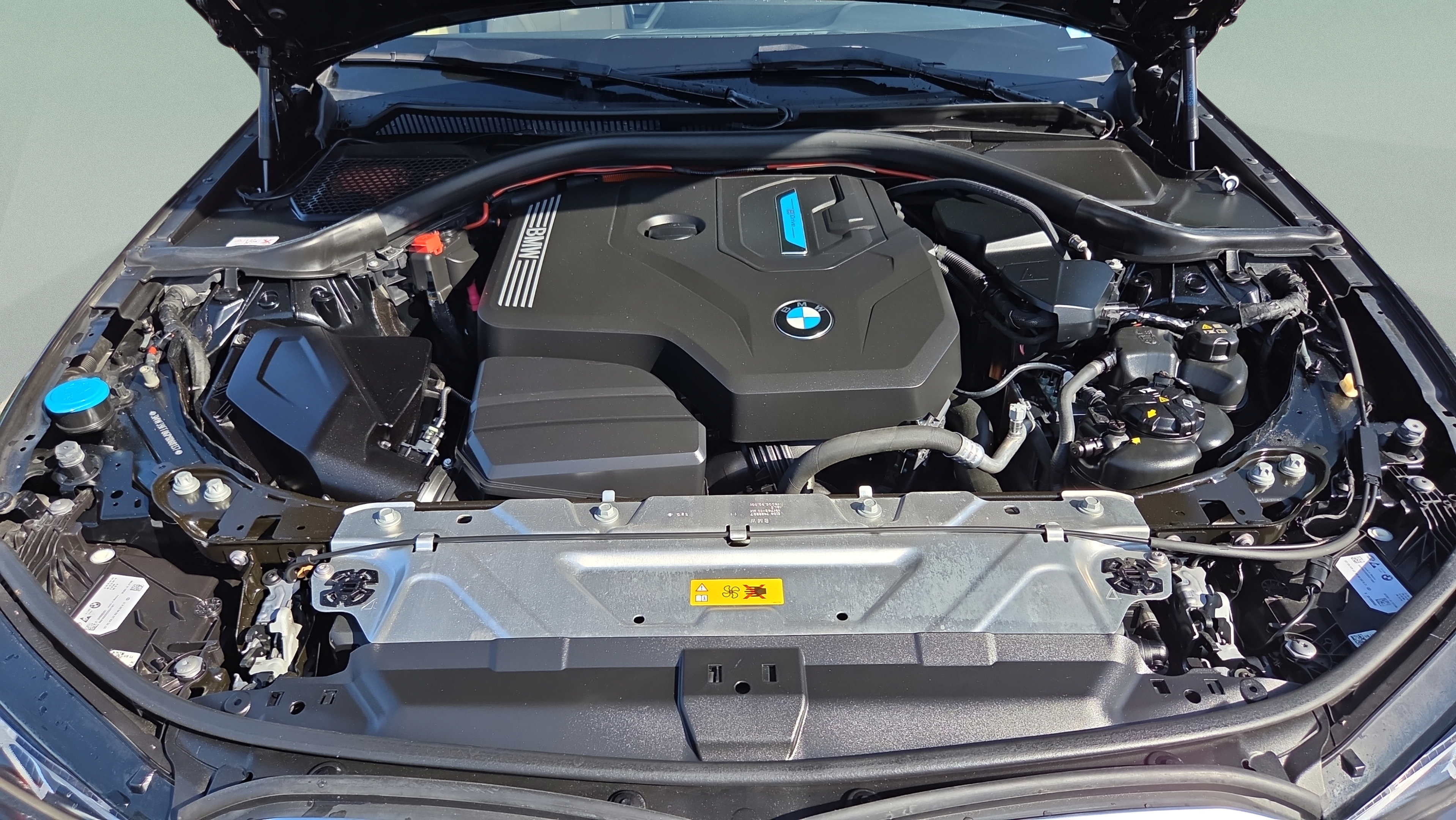 Used 2023 BMW 330e w/ Driving Assistance Package RWD image 17