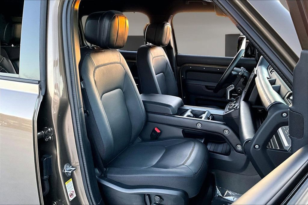 Certified 2025 Land Rover Defender 110 X image 27