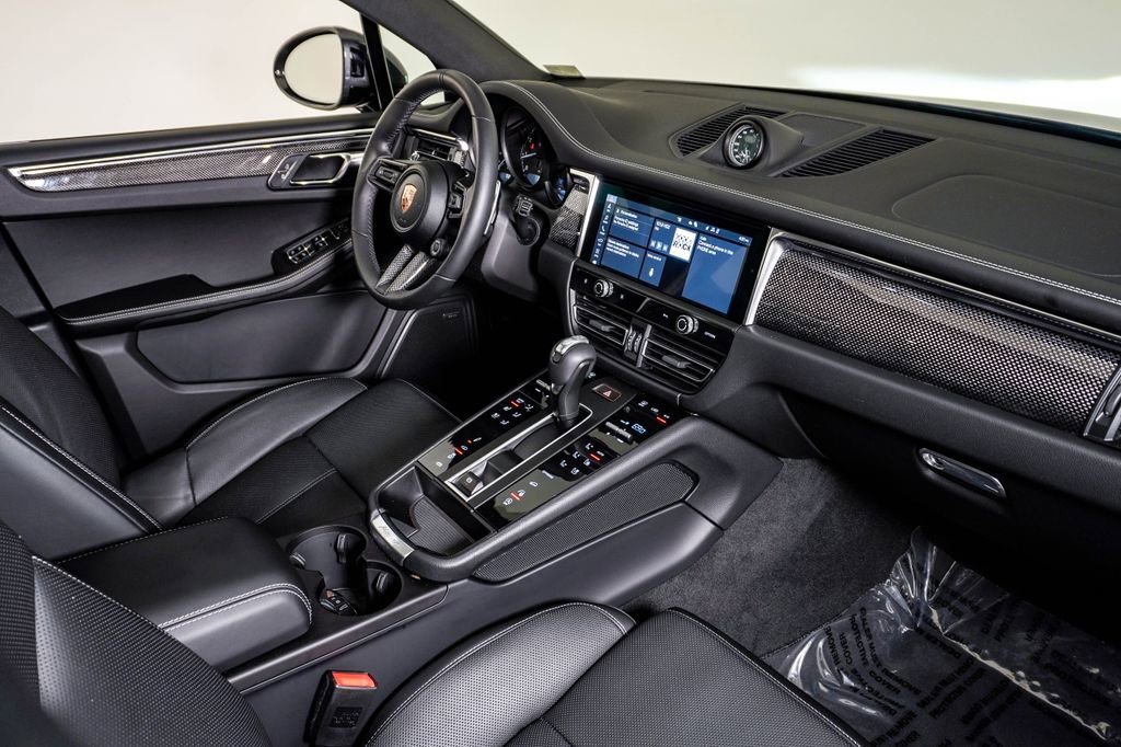 Certified 2025 Porsche Macan GTS image 14