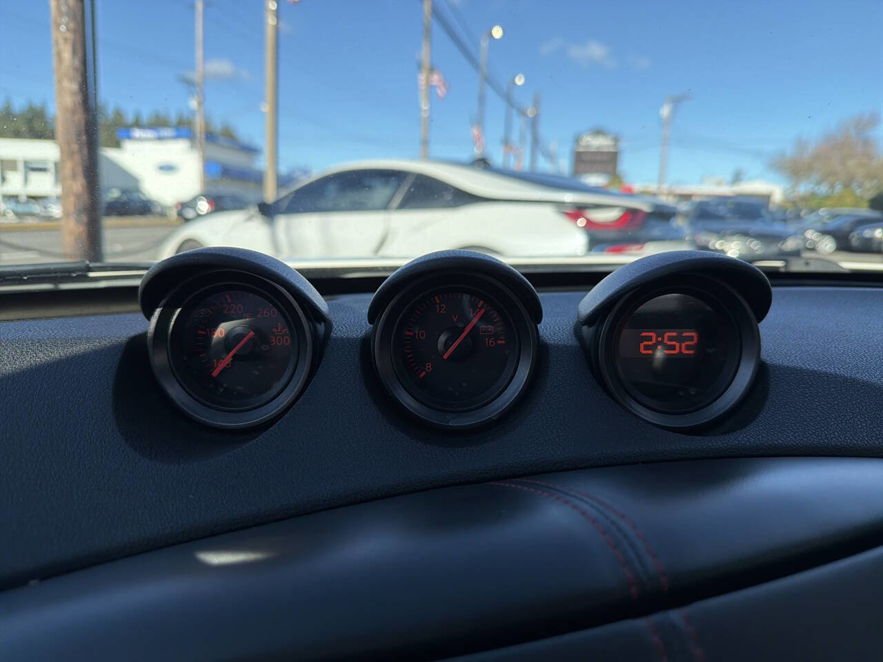Used 2017 Nissan 370Z NISMO RWD image 23
