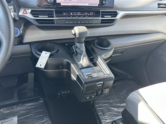 Used 2024 Toyota Sienna LE image 22