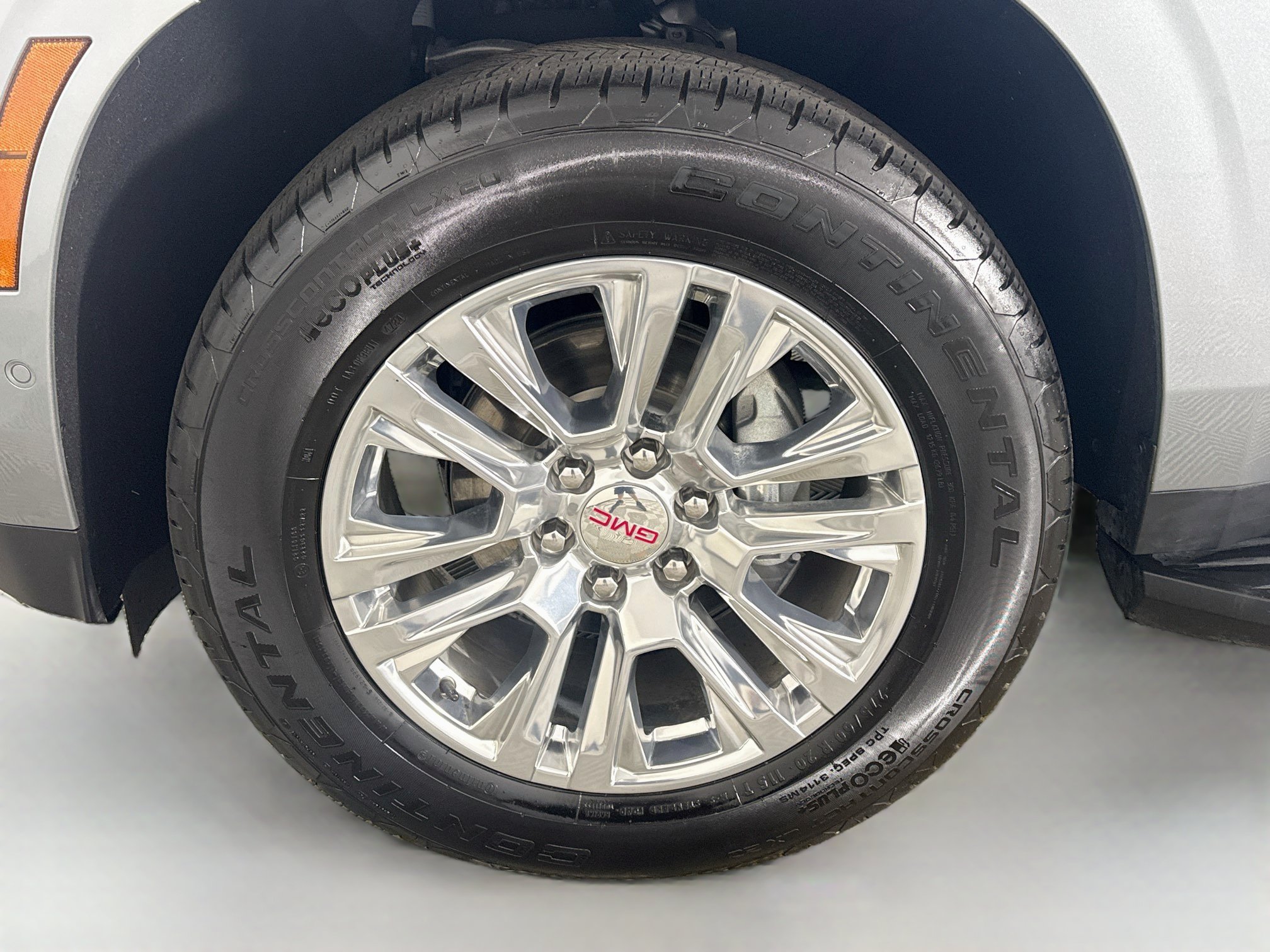 Used 2025 GMC Yukon Denali RWD image 38