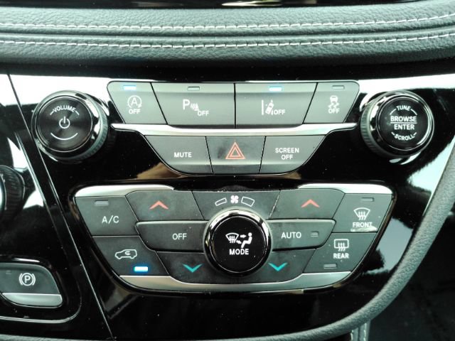 Used 2025 Chrysler Pacifica Limited FWD image 51