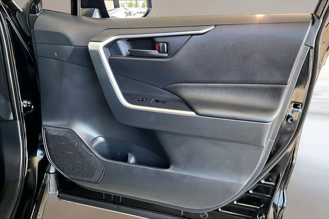 Used 2025 Toyota RAV4 LE AWD/4WD image 25